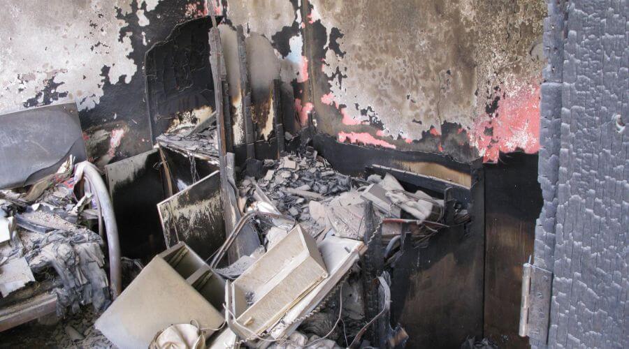 Why choose water damage restoration service for commercial flood cleanup in Decatur